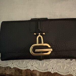 Gucci good used condition black wallet. Price drop FINAL